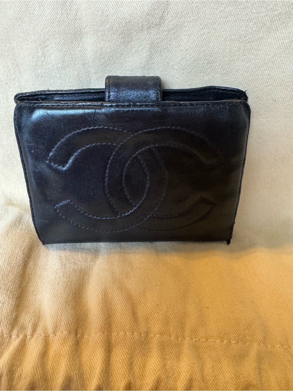 Vintage CHANEL Black Lambskin CC Kisslock Snap Wallet